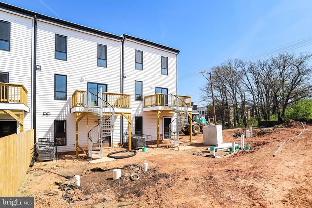 5221 F ST SE, Washington, DC 20019