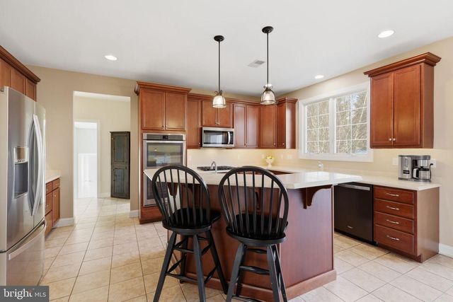 1319 JAMESTOWN DR, Romansville, PA 19320