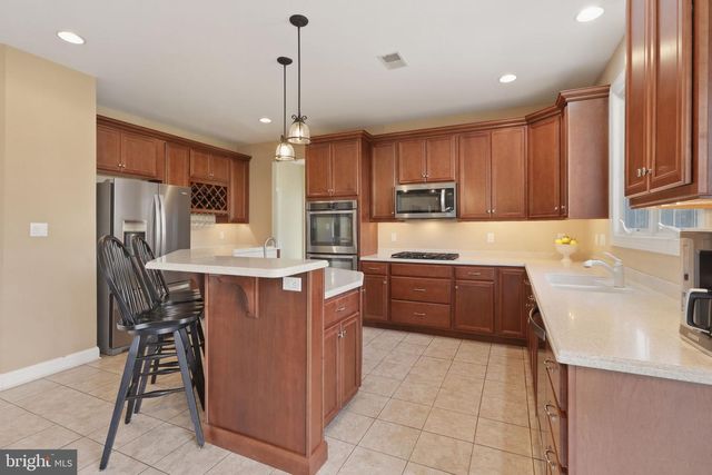 1319 JAMESTOWN DR, Romansville, PA 19320