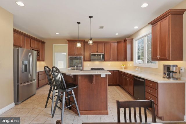 1319 JAMESTOWN DR, Romansville, PA 19320