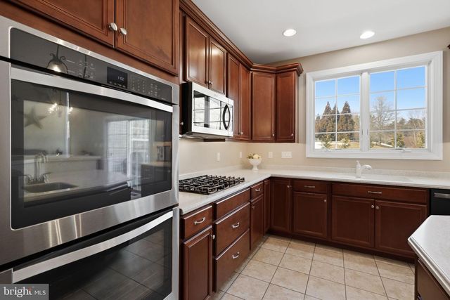 1319 JAMESTOWN DR, Romansville, PA 19320