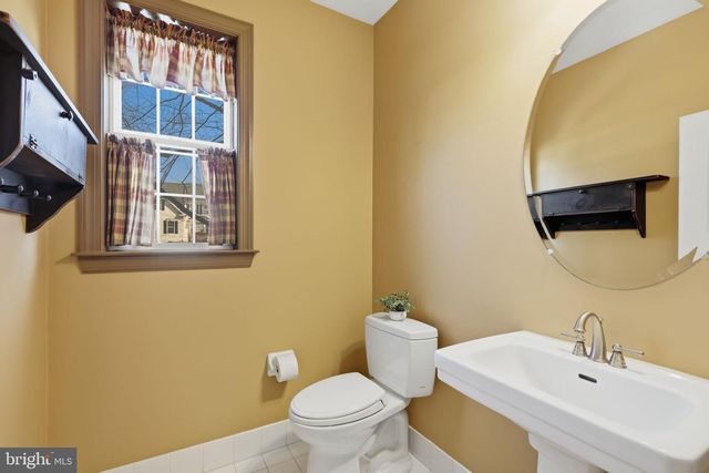 1319 JAMESTOWN DR, Romansville, PA 19320