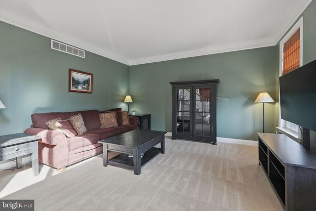 1319 JAMESTOWN DR, Romansville, PA 19320