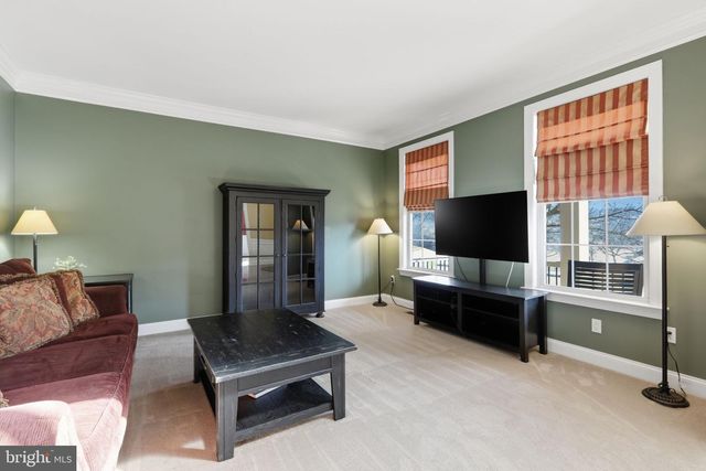 1319 JAMESTOWN DR, Romansville, PA 19320