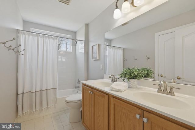 1319 JAMESTOWN DR, Romansville, PA 19320