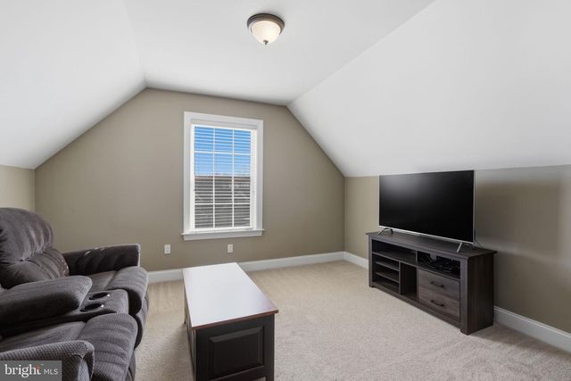 1319 JAMESTOWN DR, Romansville, PA 19320