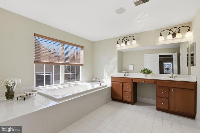 1319 JAMESTOWN DR, Romansville, PA 19320