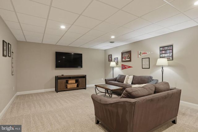 1319 JAMESTOWN DR, Romansville, PA 19320