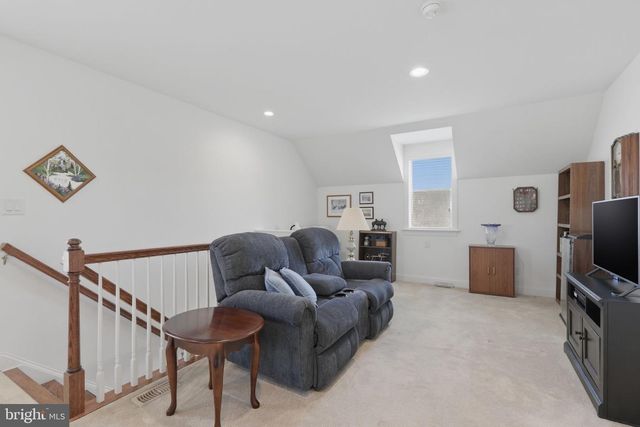 1319 JAMESTOWN DR, Romansville, PA 19320