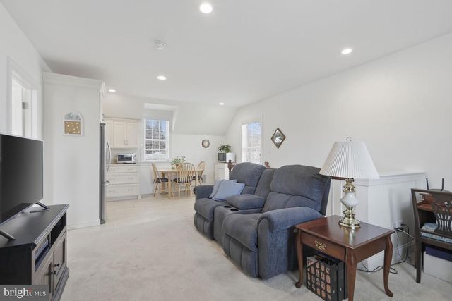 1319 JAMESTOWN DR, Romansville, PA 19320