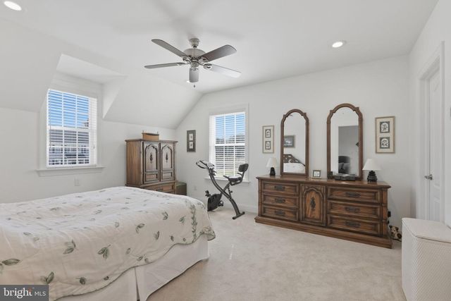 1319 JAMESTOWN DR, Romansville, PA 19320