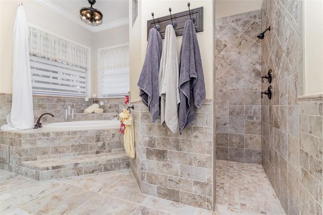 404 LONG AND WINDING ROAD, Howey In The Hills, FL 34737