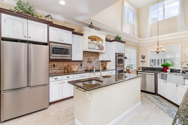 404 LONG AND WINDING ROAD, Howey In The Hills, FL 34737