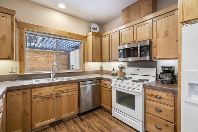 2737 NW Skyliners Road, Bend, OR 97703