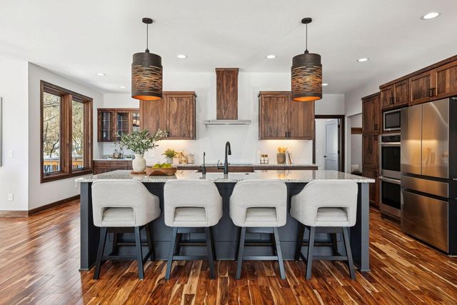 5534 Conifer Trail, Minnetonka, MN 55345