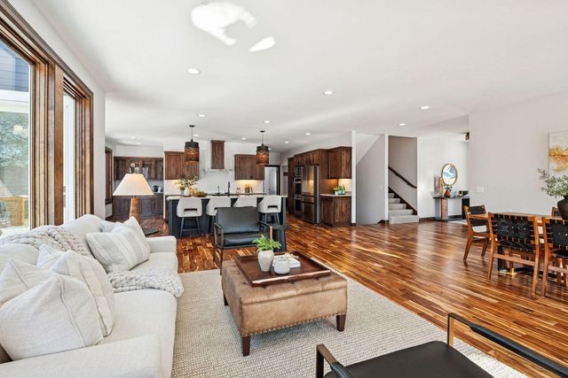 5534 Conifer Trail, Minnetonka, MN 55345