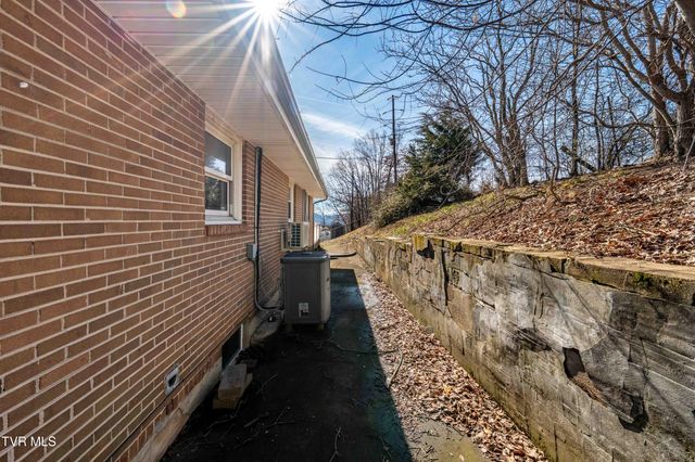 1063 Jessie Lane, Church Hill, TN 37642