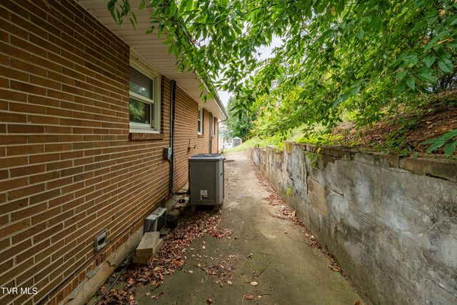 1063 Jessie Lane, Church Hill, TN 37642