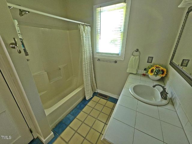 116 Vernelle Court, Sneads Ferry, NC 28460
