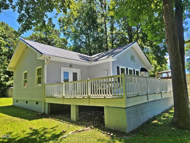 116 Vernelle Court, Sneads Ferry, NC 28460