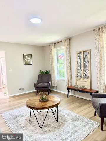 102 CARRIAGE HILL CT, Columbus, NJ 08022