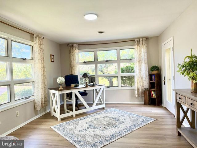 102 CARRIAGE HILL CT, Columbus, NJ 08022