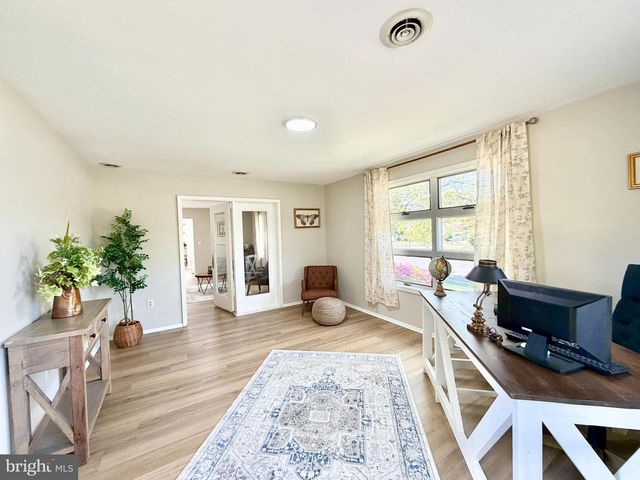 102 CARRIAGE HILL CT, Columbus, NJ 08022