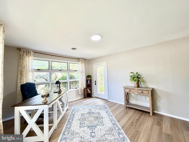 102 CARRIAGE HILL CT, Columbus, NJ 08022