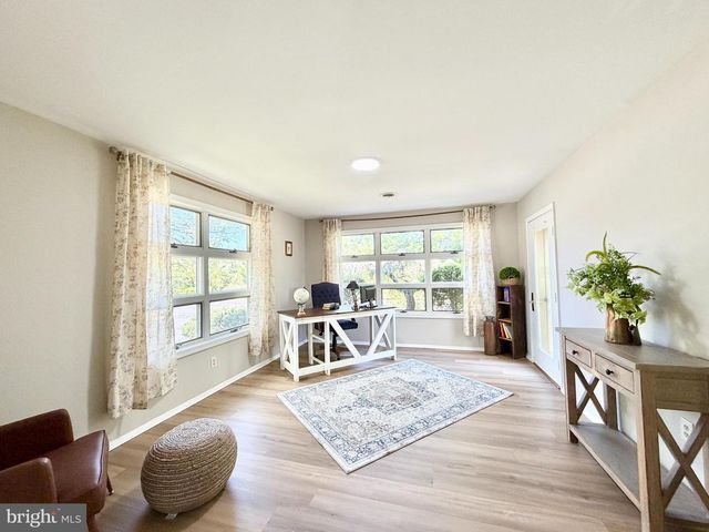 102 CARRIAGE HILL CT, Columbus, NJ 08022