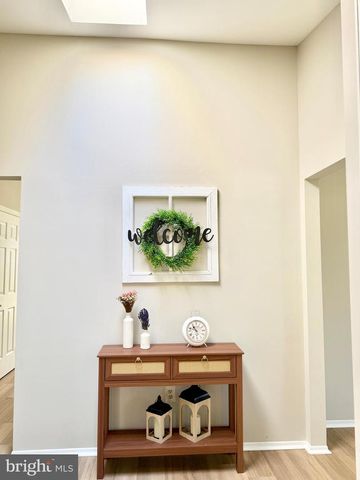 102 CARRIAGE HILL CT, Columbus, NJ 08022