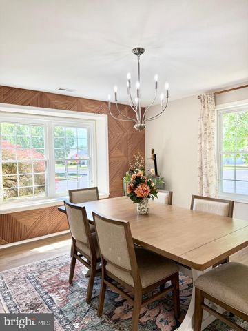 102 CARRIAGE HILL CT, Columbus, NJ 08022