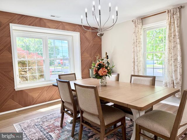 102 CARRIAGE HILL CT, Columbus, NJ 08022