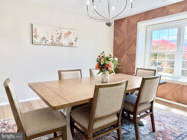 102 CARRIAGE HILL CT, Columbus, NJ 08022