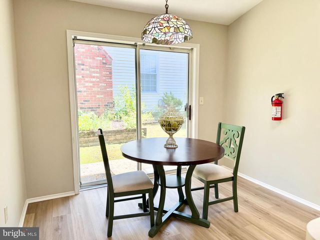 102 CARRIAGE HILL CT, Columbus, NJ 08022
