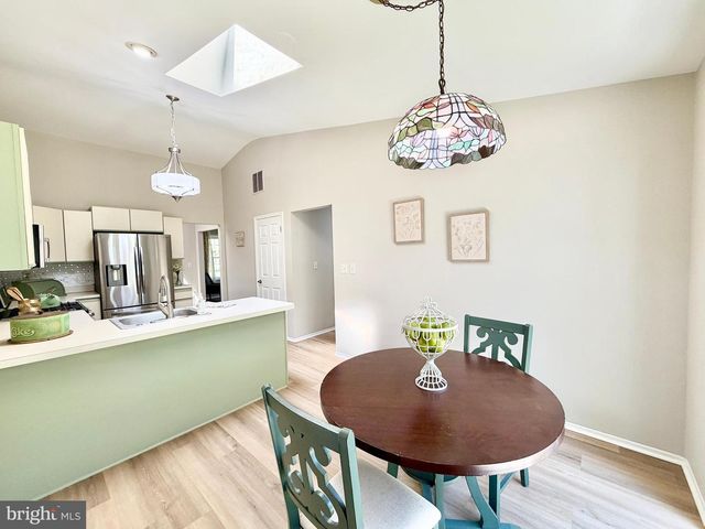 102 CARRIAGE HILL CT, Columbus, NJ 08022