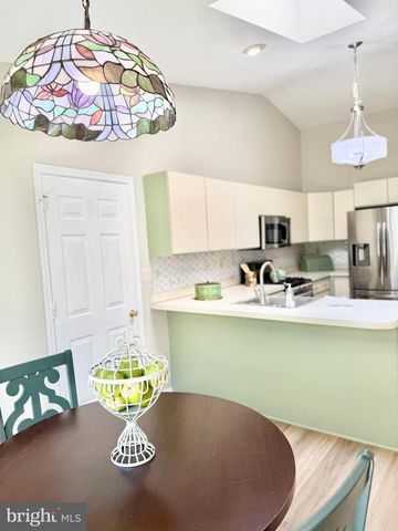 102 CARRIAGE HILL CT, Columbus, NJ 08022