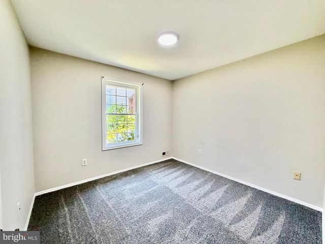 102 CARRIAGE HILL CT, Columbus, NJ 08022
