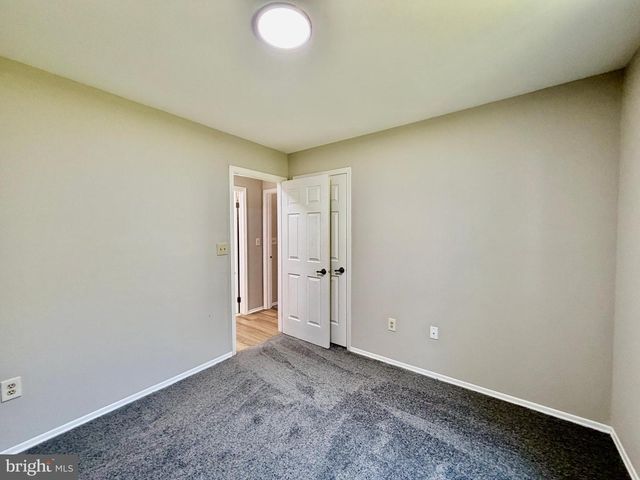 102 CARRIAGE HILL CT, Columbus, NJ 08022