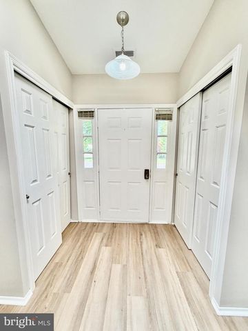102 CARRIAGE HILL CT, Columbus, NJ 08022