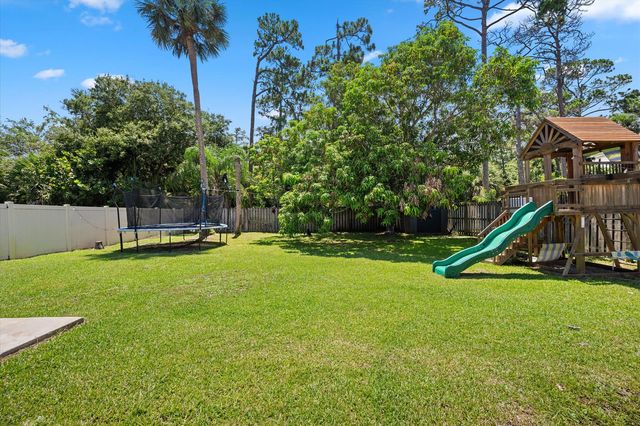 1051 New Parkview Place, Haverhill, FL 33417