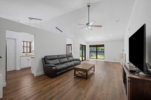 1051 New Parkview Place, Haverhill, FL 33417
