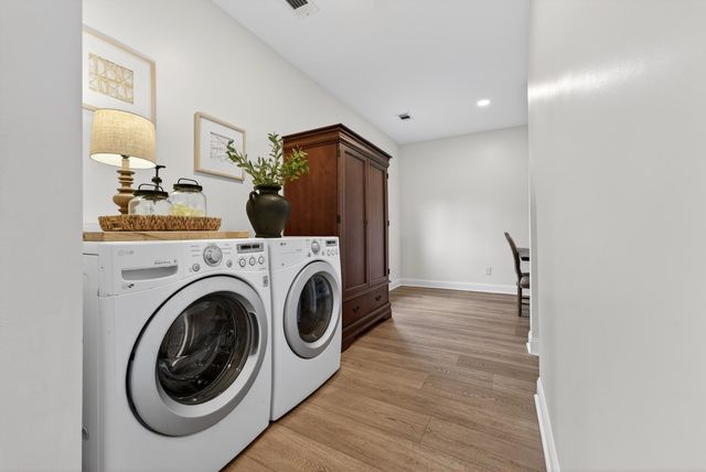 8962 GREEN LEAVES DR, Germantown, TN 38139