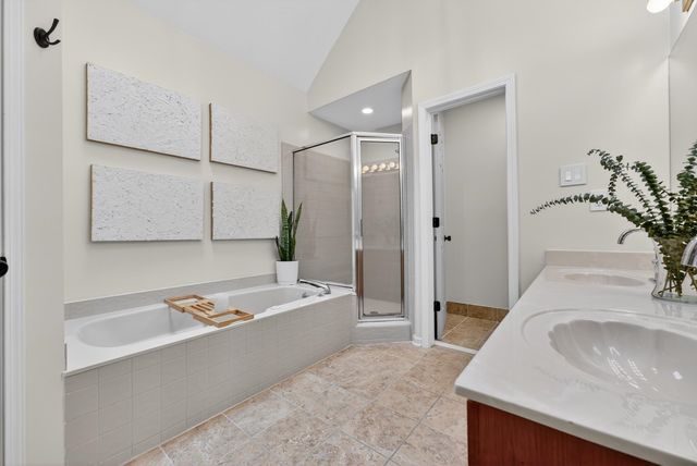 8962 GREEN LEAVES DR, Germantown, TN 38139