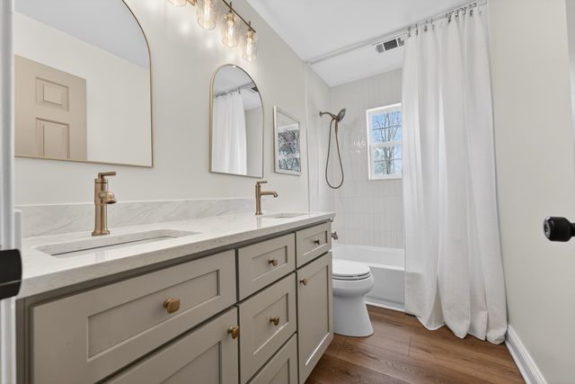 8962 GREEN LEAVES DR, Germantown, TN 38139