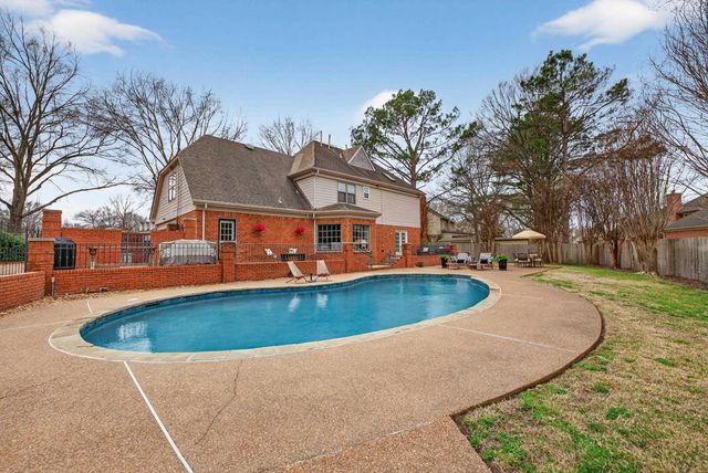 8962 GREEN LEAVES DR, Germantown, TN 38139