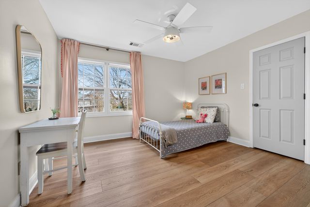 8962 GREEN LEAVES DR, Germantown, TN 38139