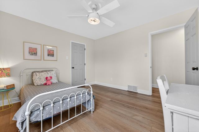 8962 GREEN LEAVES DR, Germantown, TN 38139