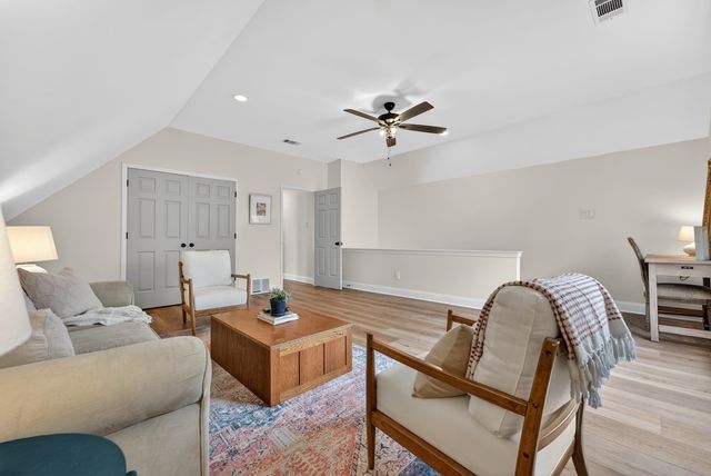 8962 GREEN LEAVES DR, Germantown, TN 38139