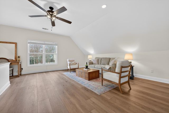 8962 GREEN LEAVES DR, Germantown, TN 38139