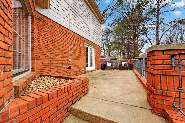 8962 GREEN LEAVES DR, Germantown, TN 38139